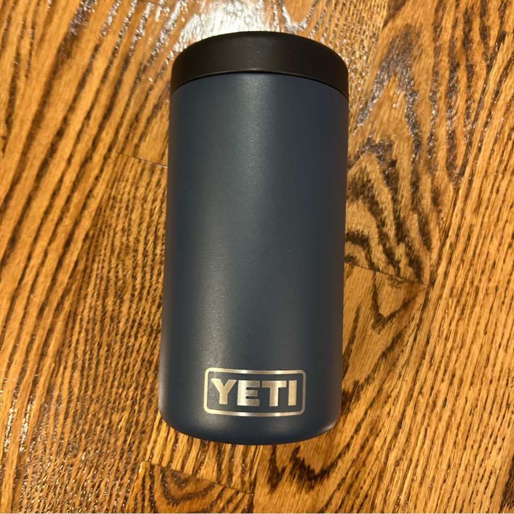 Yeti tall boy can cooler blue with black screw top EUC